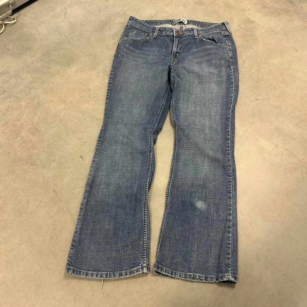 Y2K Levi's Dark Wash Grunge Style Bootcut Jeans   Size: 32 Waist 32 Length
